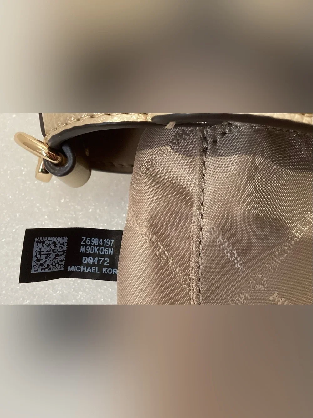 Michael Kors Carson Women Medium Convertible Bucket Bag Crossbody Color Gold